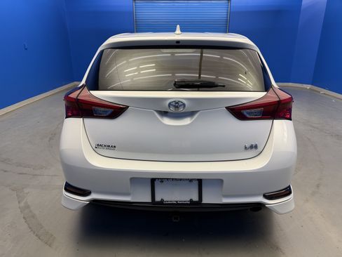 Used 2018 Toyota Corolla iM FWD image 6