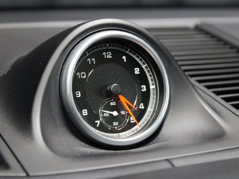 Used 2021 Porsche Macan image 32