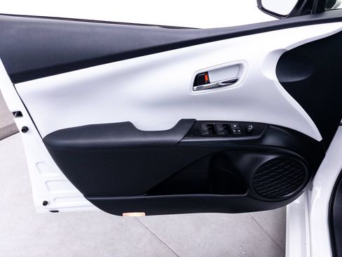 Used 2022 Toyota Prius LE FWD image 17