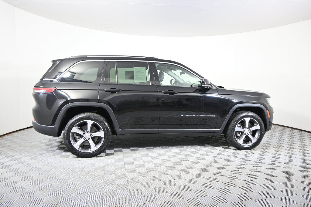Used 2023 Jeep Grand Cherokee 4WD 4xe image 7