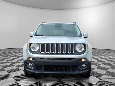 Used 2017 Jeep Renegade Latitude w/ Cold Weather Group image 2