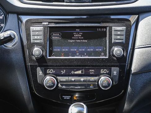 Used 2020 Nissan Rogue FWD image 16
