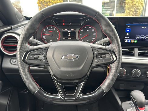 Used 2024 Chevrolet Trax RS image 2