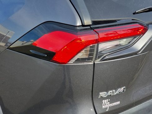 Used 2022 Toyota RAV4 XLE Premium image 42