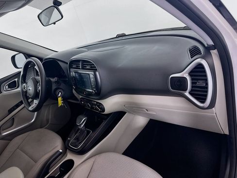 Used 2020 Kia Soul LX image 27