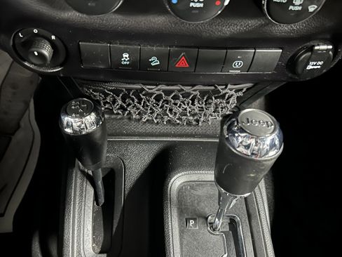 Used 2015 Jeep Wrangler Unlimited Sahara w/ Connectivity Group image 36