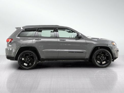 Used 2019 Jeep Grand Cherokee Laredo AWD/4WD image 7