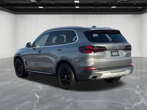 Used 2024 BMW X5 xDrive40i w/ Premium Package image 3
