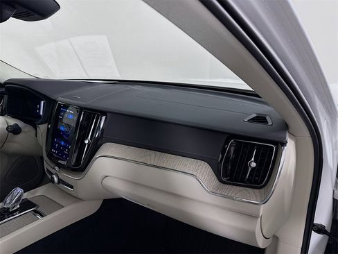 Used 2023 Volvo XC60 B6 Ultimate w/ Climate Package image 31