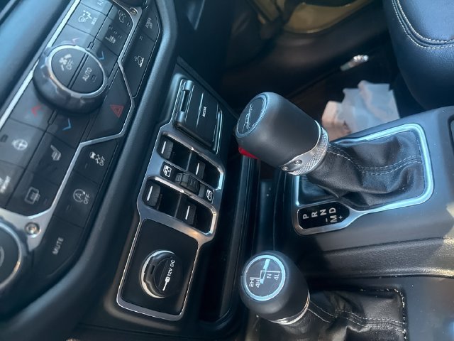 Used 2025 Jeep Gladiator Sport AWD/4WD image 18