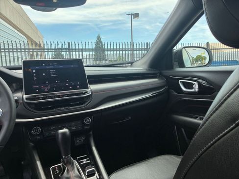 Used 2025 Jeep Compass Trailhawk image 35