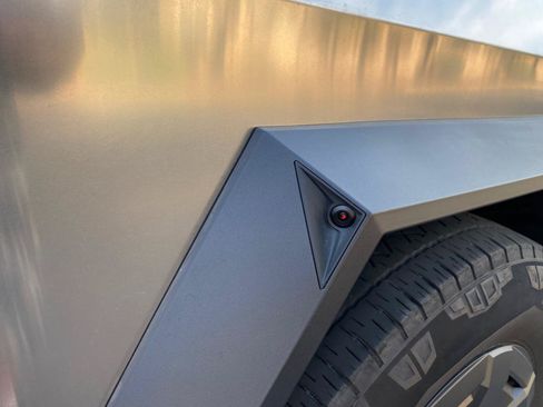 Used 2025 Tesla Cybertruck AWD Crew Cab image 13