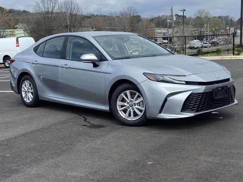 Used 2025 Toyota Camry LE image 1