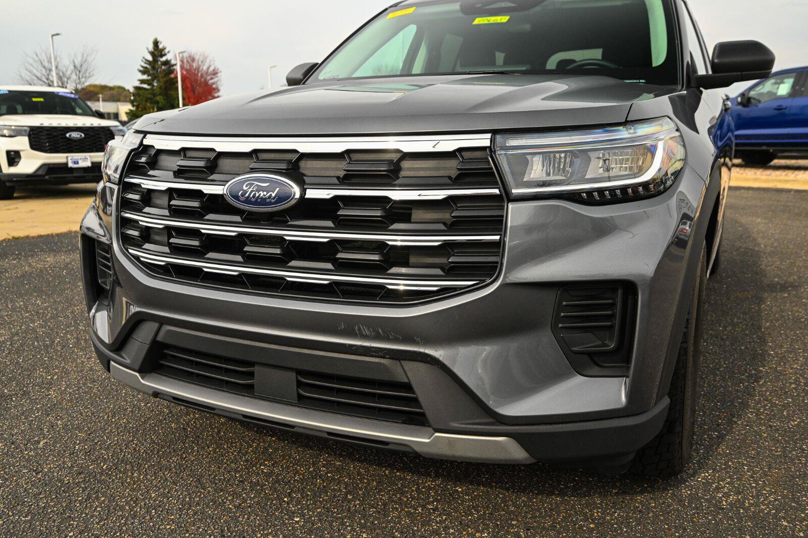 Used 2025 Ford Explorer Active AWD/4WD image 11