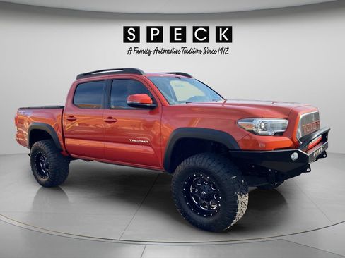 Used 2017 Toyota Tacoma TRD Off-Road w/ Premium & Technology Package AWD/4WD image 7