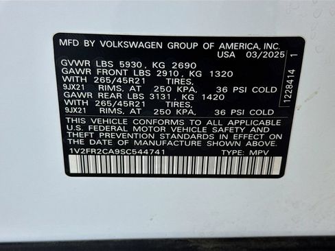 Used 2025 Volkswagen Atlas SEL Premium R-Line AWD/4WD image 44