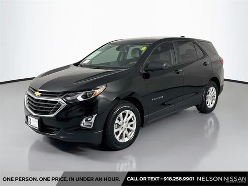 Used 2020 Chevrolet Equinox LS w/ LS Convenience Package FWD image 1