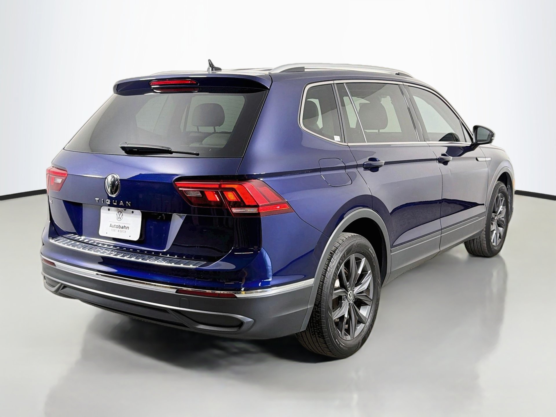 Used 2022 Volkswagen Tiguan SE FWD image 5