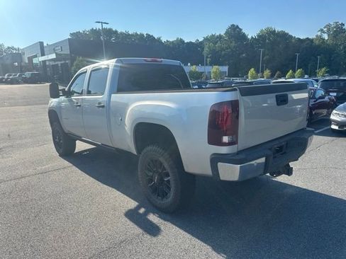 Used 2011 GMC Sierra 2500 SLE w/ SLE Preferred Package AWD/4WD image 6
