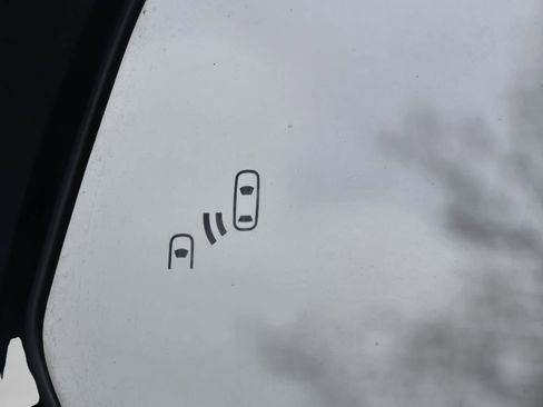 Used 2020 Toyota Highlander XLE image 16