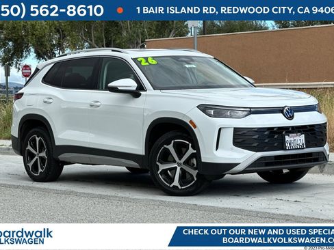 Certified 2026 Volkswagen Tiguan SE w/ Panoramic Sunroof Package AWD/4WD image 1
