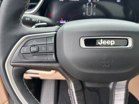 Used 2023 Jeep Grand Cherokee L Limited w/ Luxury Tech Group II AWD/4WD image 21