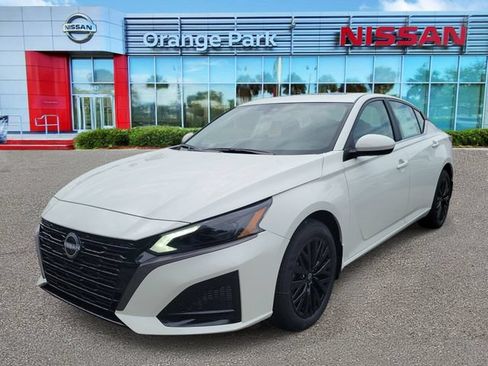 New 2026 Nissan Altima 2.5 SV w/ SV Special Edition Package AWD/4WD image 4