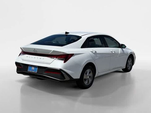 New 2026 Hyundai Elantra SE FWD image 5