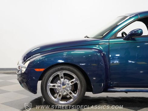 Used 2005 Chevrolet SSR w/ Preferred Equipment Group RWD image 24