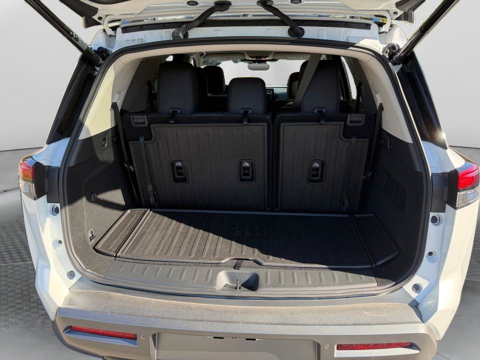 Used 2026 Nissan Pathfinder Platinum w/ Cargo Package FWD image 15