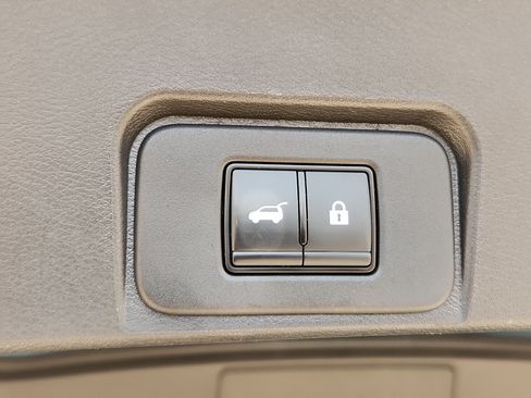 Used 2025 Nissan Rogue SV FWD image 9