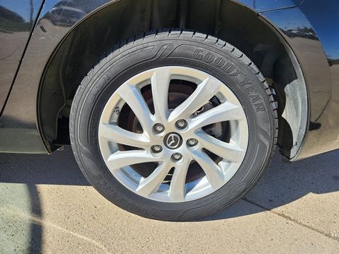 Used 2013 MAZDA MAZDA3 i Grand Touring w/ Tech Pkg image 11