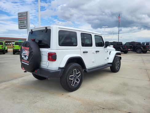 New 2026 Jeep Wrangler Unlimited Sahara AWD/4WD image 5