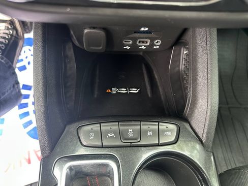 Used 2022 Chevrolet TrailBlazer RS w/ Technology Package AWD/4WD image 16