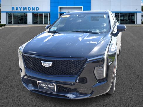 Used 2024 Cadillac XT4 Sport w/ Technology Package image 7