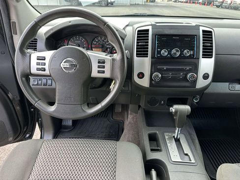Used 2014 Nissan Frontier SV image 10