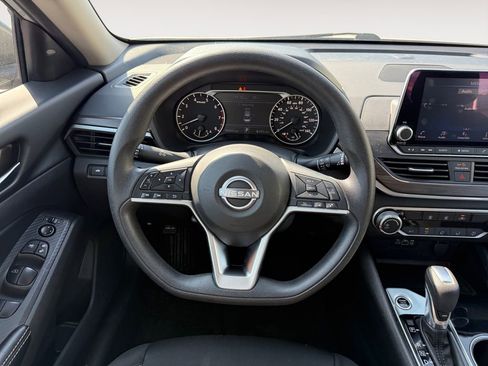 Used 2024 Nissan Altima 2.5 SV image 12