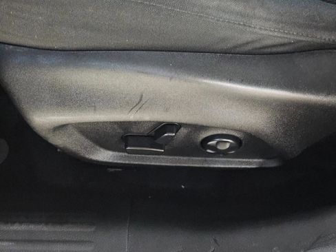 Used 2016 Jeep Renegade Latitude w/ Popular Equipment Group image 19