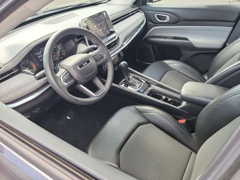 Used 2022 Jeep Compass Latitude image 3