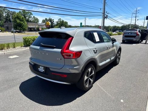 Certified 2025 Volvo XC40 B5 Plus AWD/4WD image 5