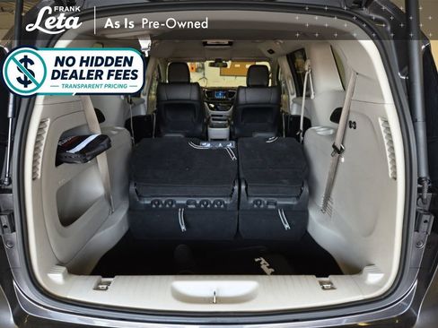Used 2018 Chrysler Pacifica Touring-L FWD image 23