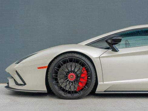 Used 2017 Lamborghini Aventador S image 25