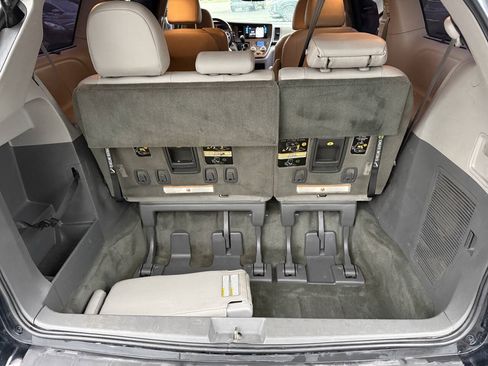 Used 2016 Toyota Sienna XLE w/ XLE Navigation Package FWD image 22