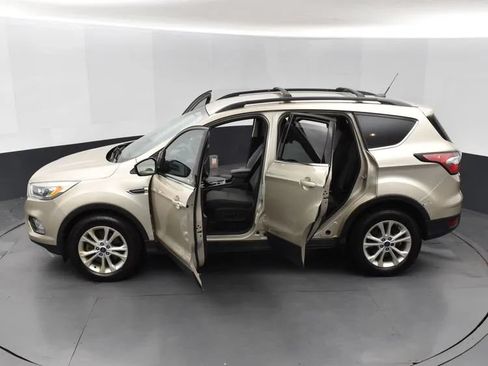 Used 2017 Ford Escape SE w/ Equipment Group 201A AWD/4WD image 7