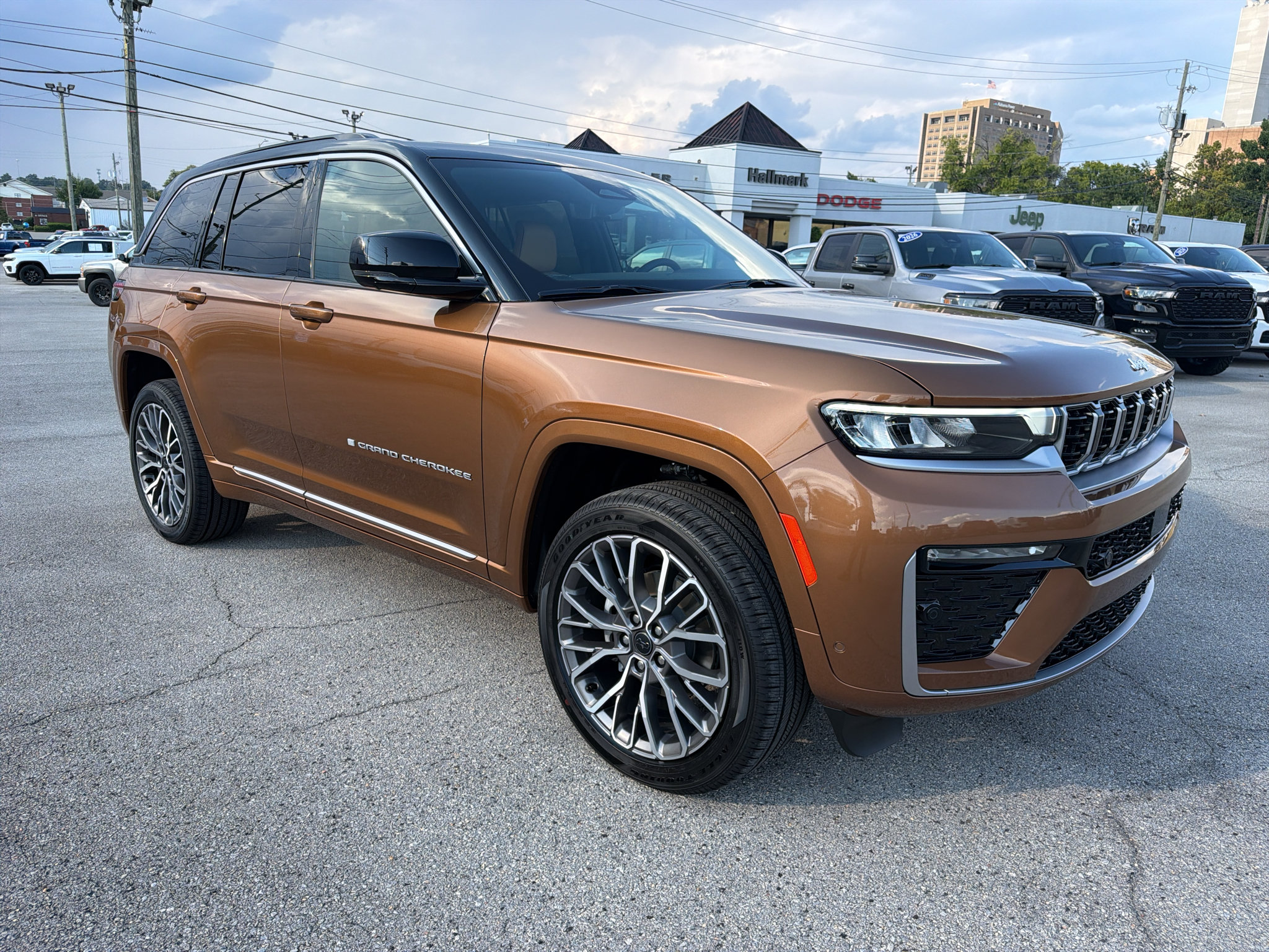 New 2027 Jeep Grand Cherokee Summit AWD/4WD image 4
