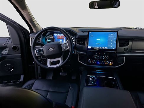 Used 2024 Ford Expedition XLT image 24