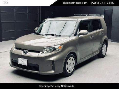 Used 2012 Scion xB FWD image 1
