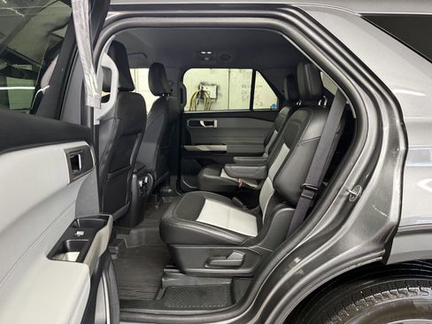 Used 2023 Ford Explorer XLT w/ Equipment Group 202A image 16