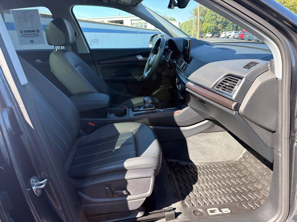 Used 2023 Audi Q5 2.0T Premium w/ Convenience Package AWD/4WD image 25