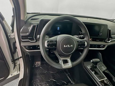 Used 2025 Kia Sportage LX FWD image 16